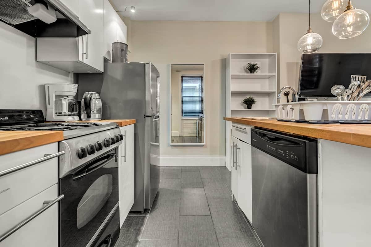 Apartment for rent at 321 S 16th St #2R, Philadelphia, PA 19102