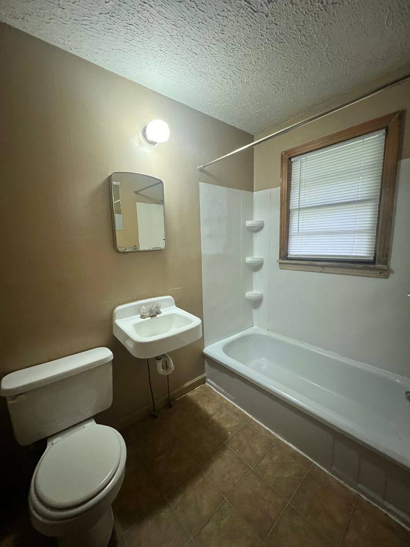 Apartment for rent at 1031 S Emporia, Wichita, KS 67211