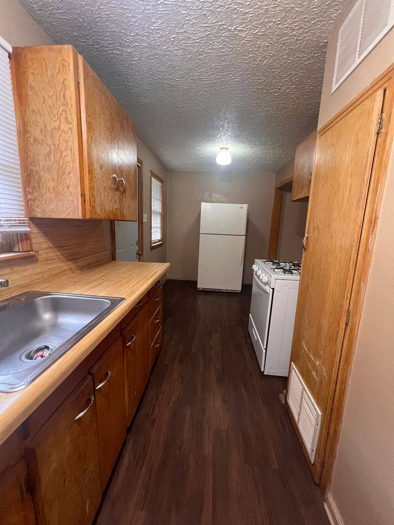 Apartment for rent at 1031 S Emporia, Wichita, KS 67211