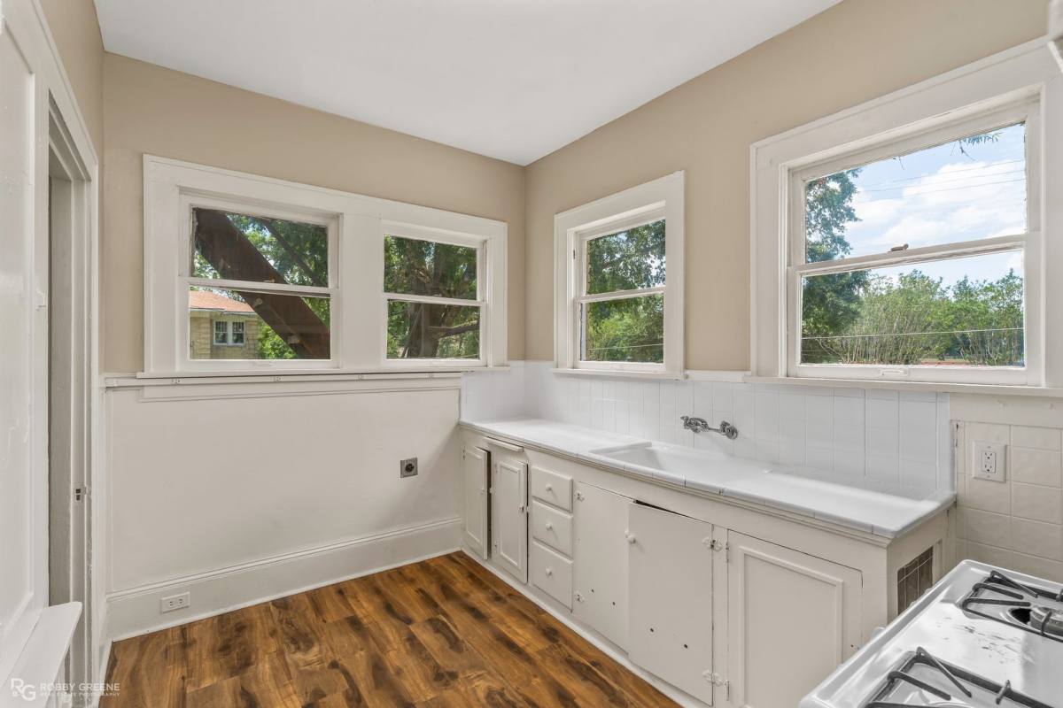 House for rent at 561 Forest Ave, Shreveport, LA 71104