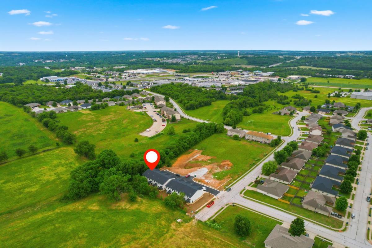 Apartment for rent at 2191 W Parkview Ave, Ozark, MO 65721