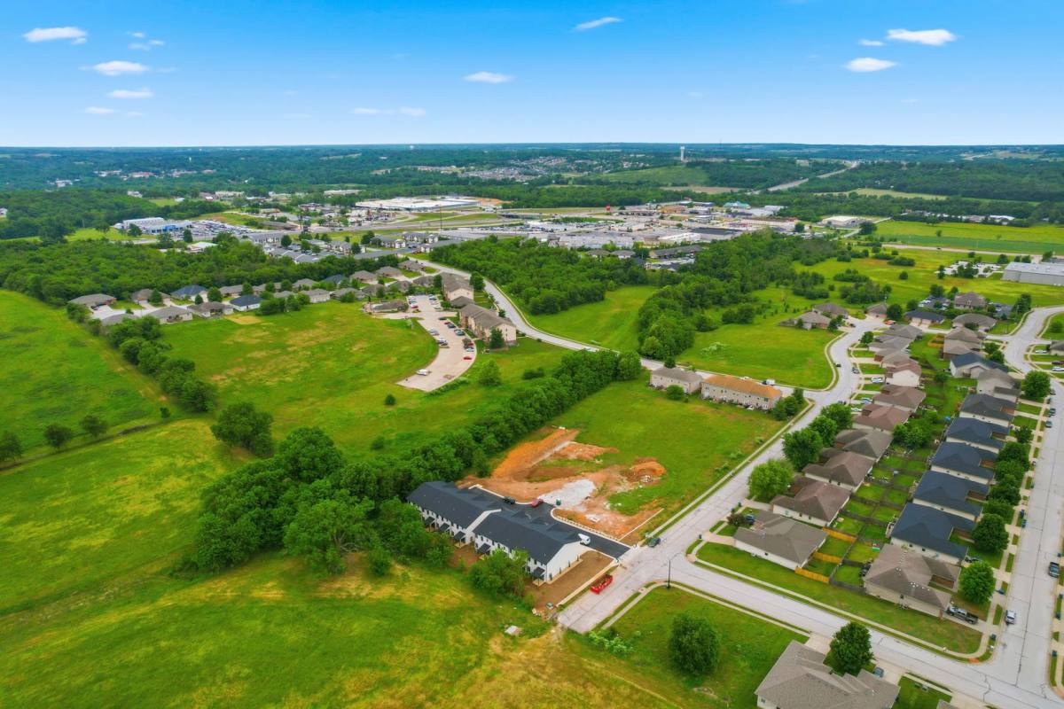 Apartment for rent at 2191 W Parkview Ave, Ozark, MO 65721