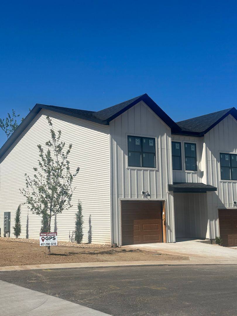 Apartment for rent at 2191 W Parkview Ave, Ozark, MO 65721