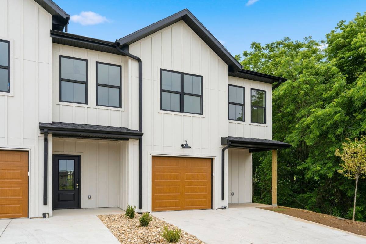 Apartment for rent at 2191 W Parkview Ave, Ozark, MO 65721