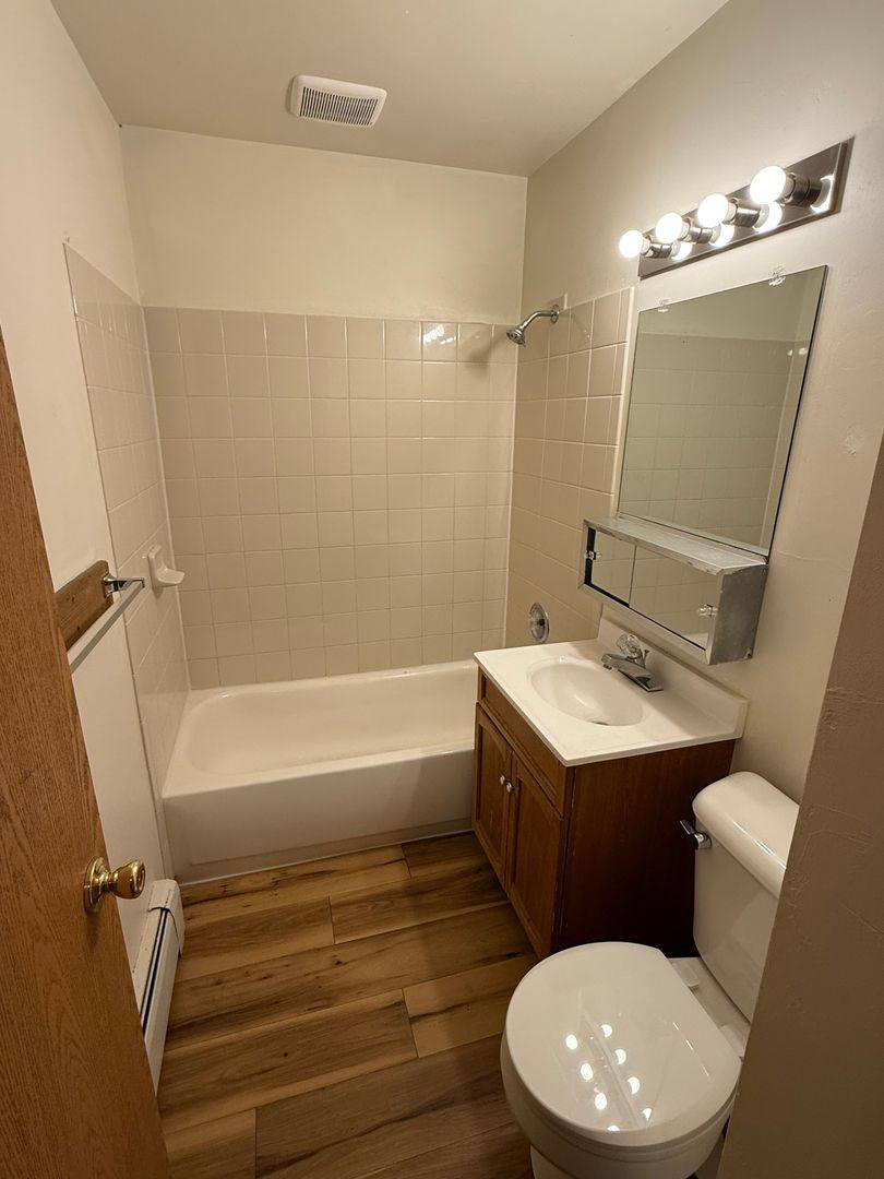 Apartment for rent at 2005 Eastman Ave, Green Bay, WI 54302