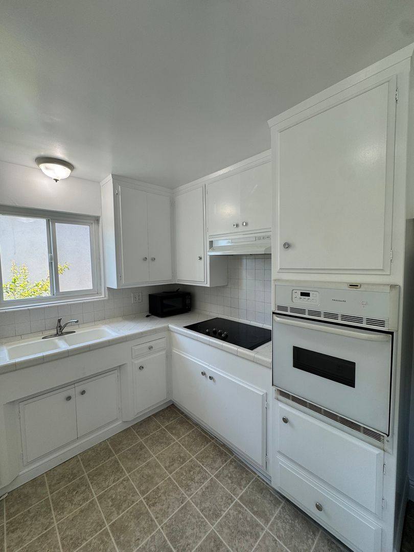 Apartment for rent at 1905 E Florida St, Long Beach, CA 90802