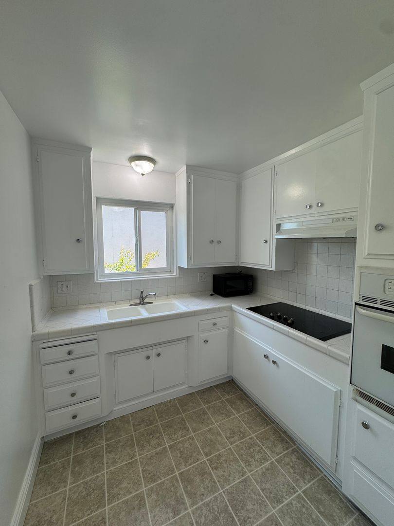 Apartment for rent at 1905 E Florida St, Long Beach, CA 90802
