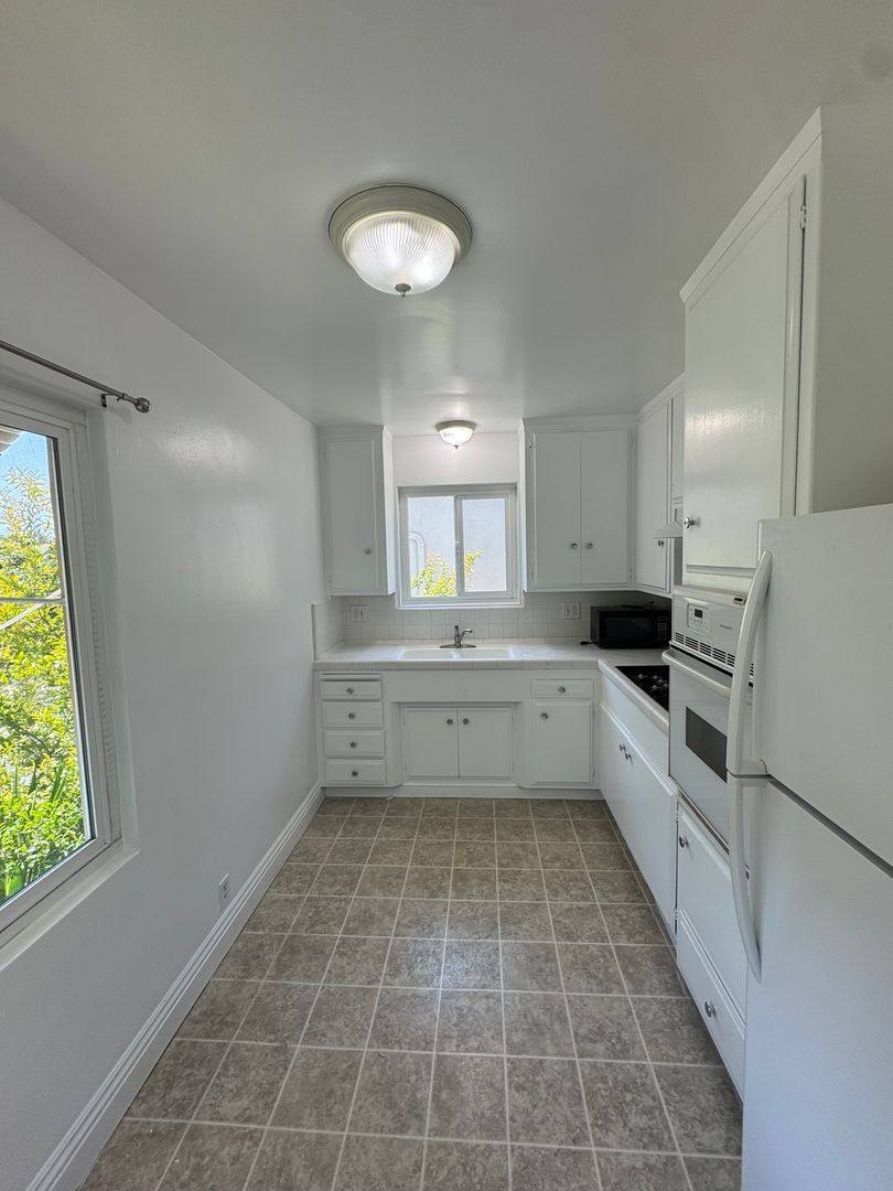 Apartment for rent at 1905 E Florida St, Long Beach, CA 90802