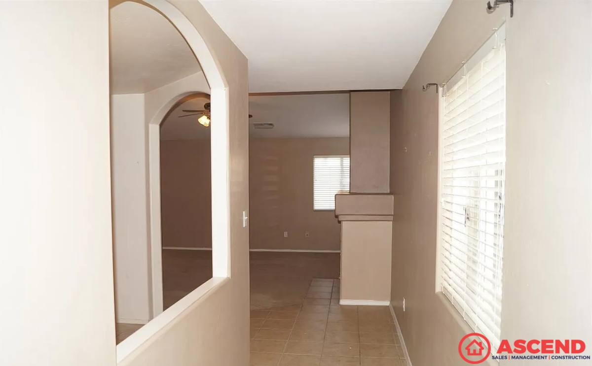House for rent at 9722 Battersea Park Dr, Bakersfield, CA 93312