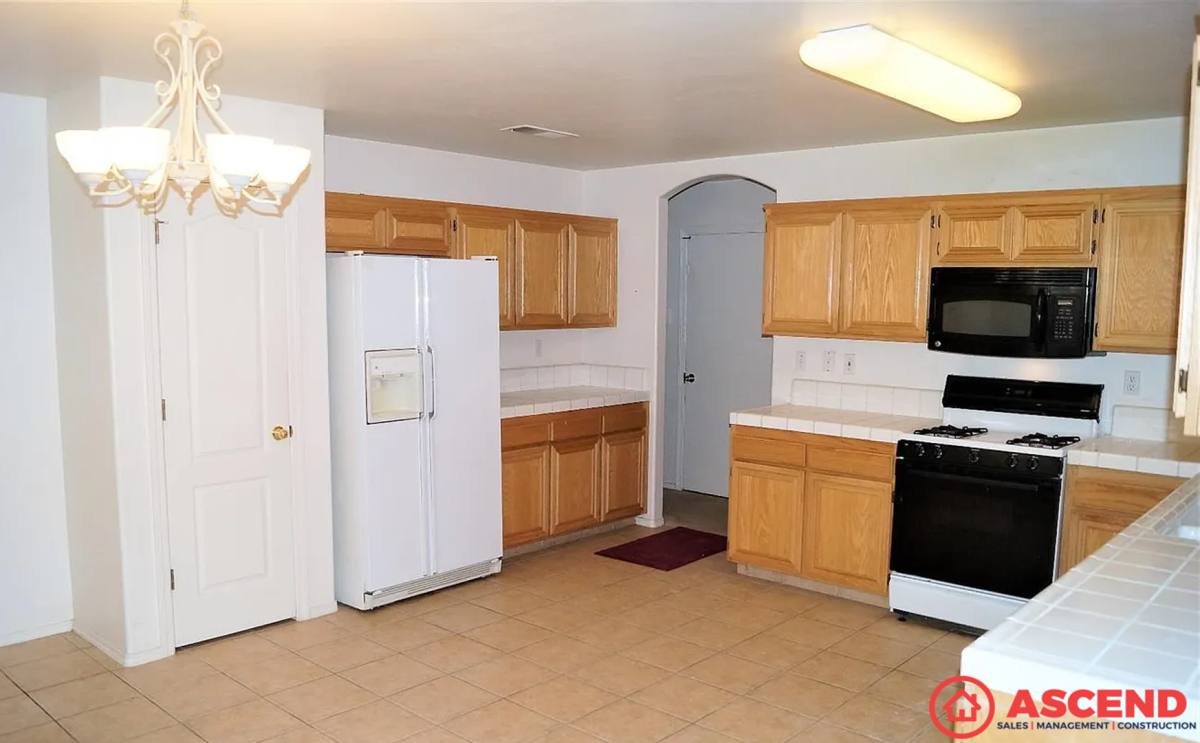 House for rent at 9722 Battersea Park Dr, Bakersfield, CA 93312