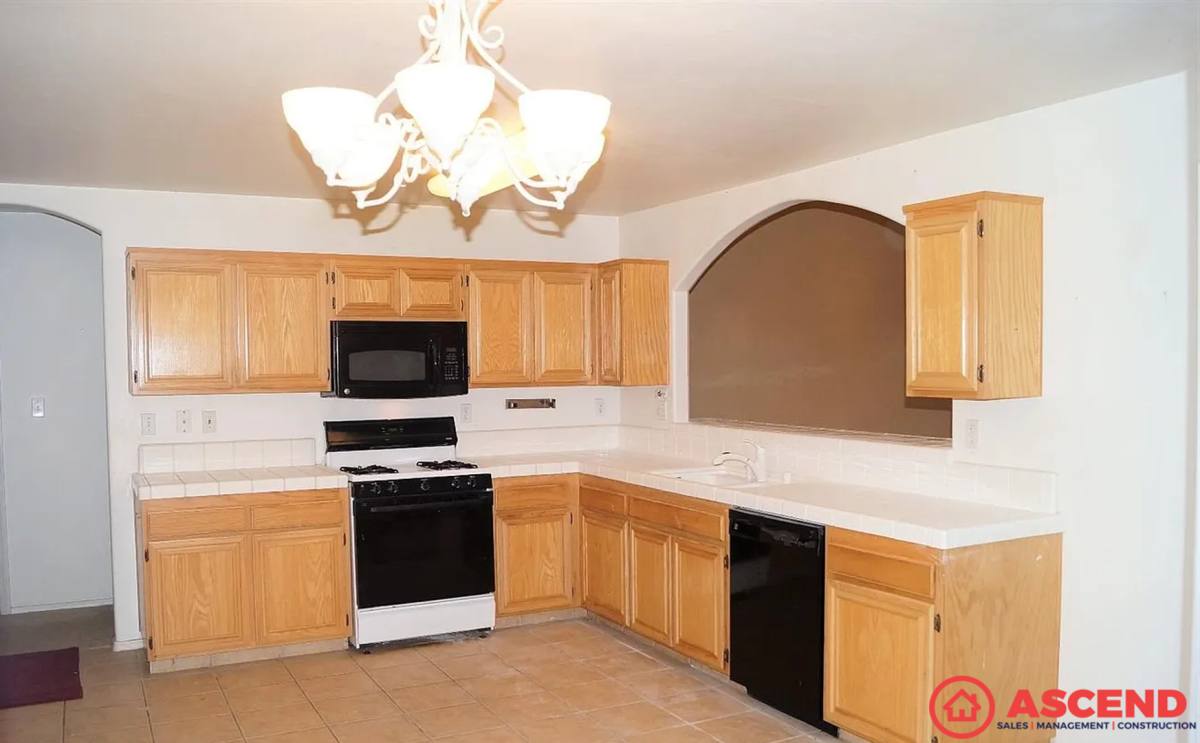House for rent at 9722 Battersea Park Dr, Bakersfield, CA 93312