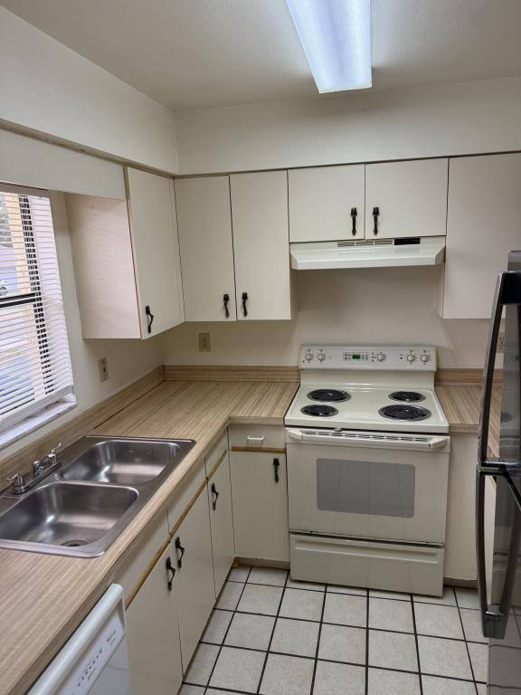 House for rent at 110 E Washington St, Clermont, FL 34715