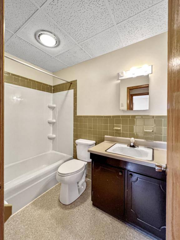 Apartment for rent at 881 E Everly St, Morgantown, WV 26505