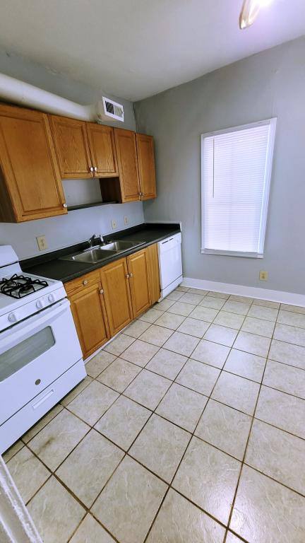 Townhouse for rent at 54 W Dodridge St, Columbus, OH 43202