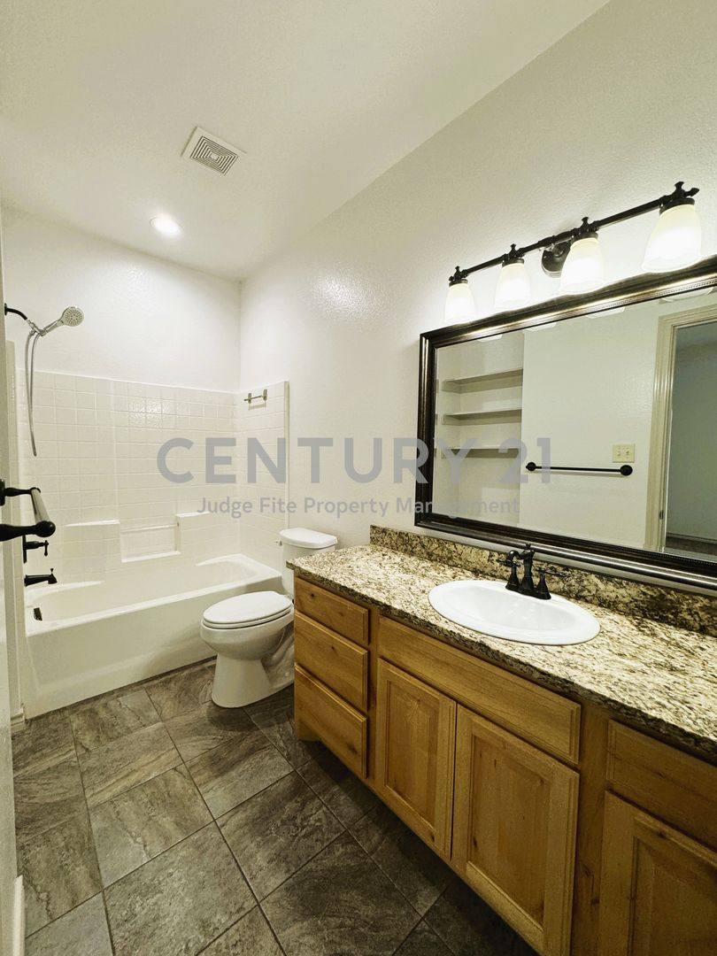 House for rent at 212 Lasso Circle, Kemp, TX 75143