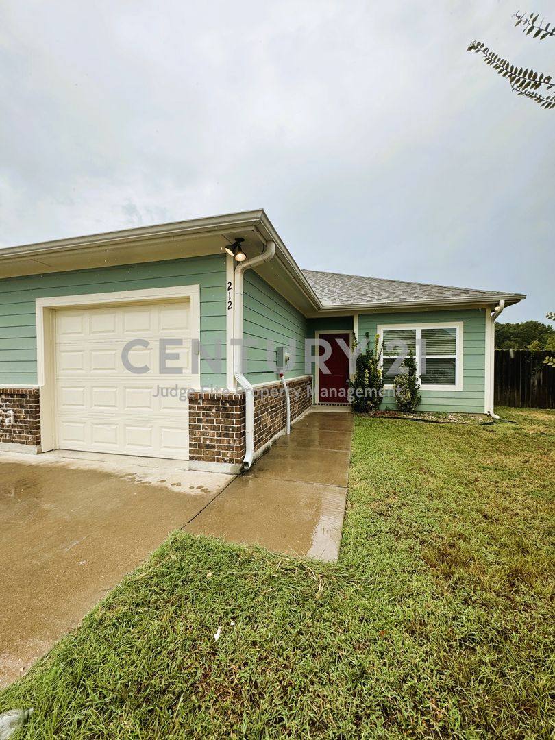 House for rent at 212 Lasso Circle, Kemp, TX 75143