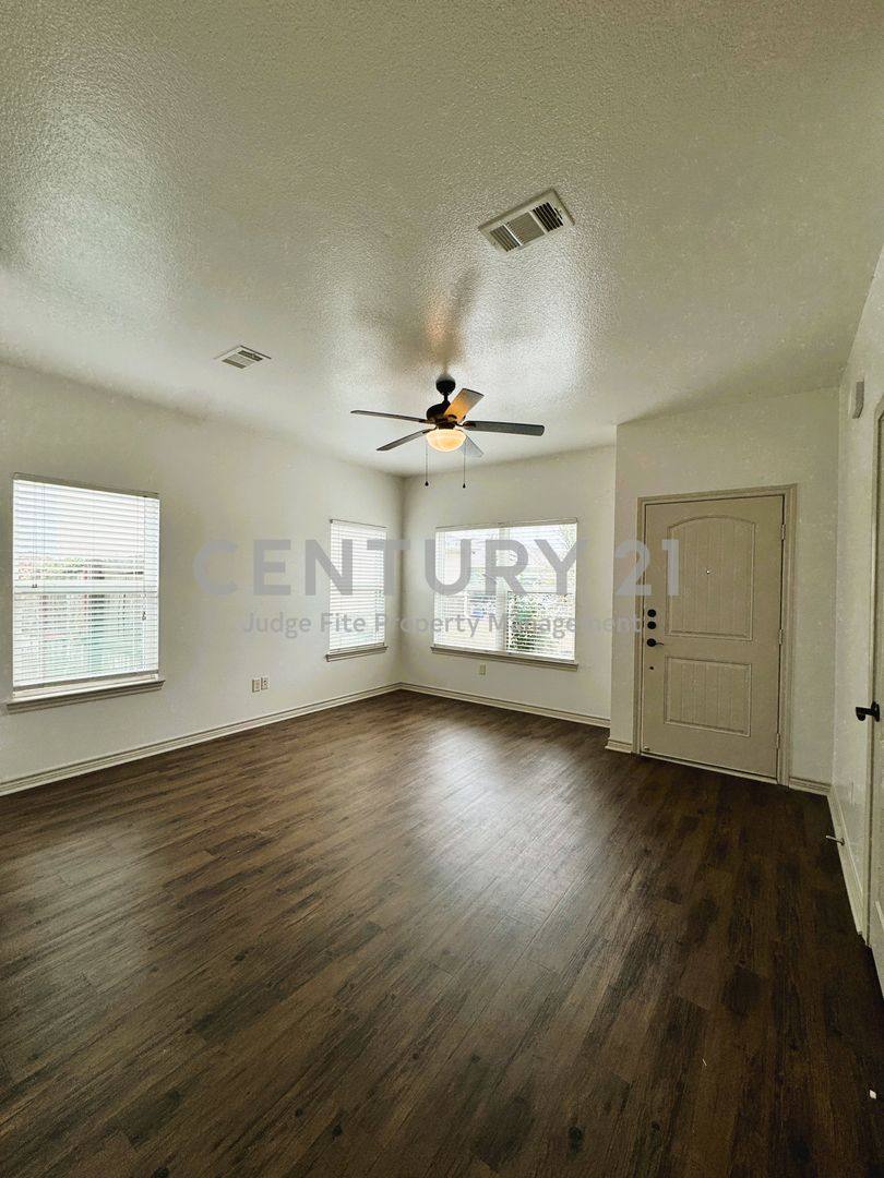 House for rent at 212 Lasso Circle, Kemp, TX 75143