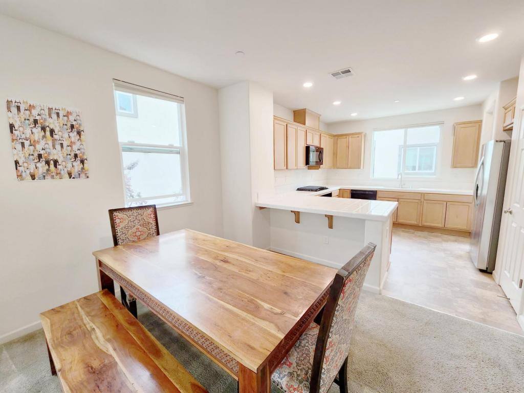 Townhouse for rent at 1025 Gabbiano Lane #1, San Jose, CA 95131