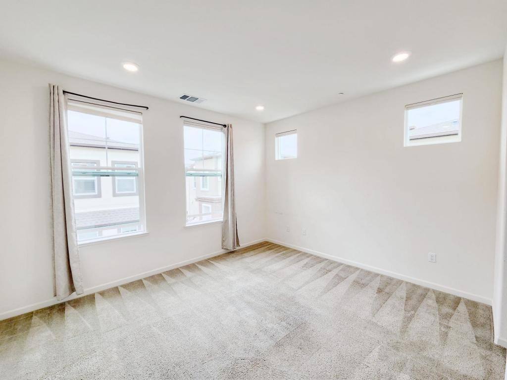 Townhouse for rent at 1025 Gabbiano Lane #1, San Jose, CA 95131