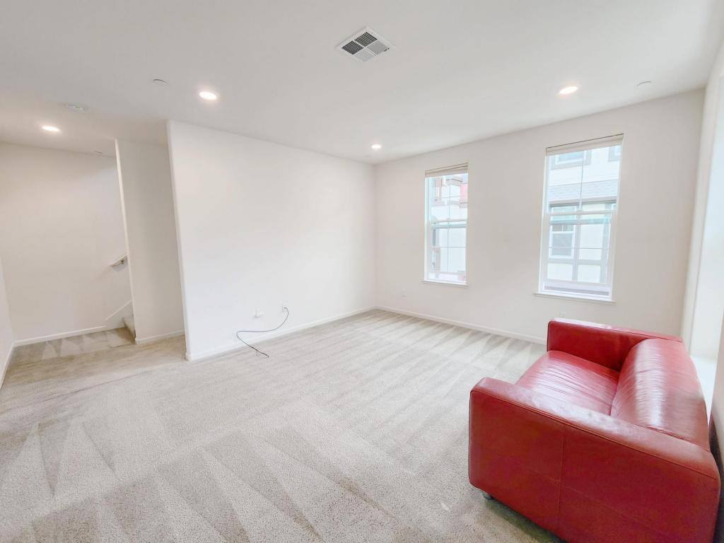 Townhouse for rent at 1025 Gabbiano Lane #1, San Jose, CA 95131