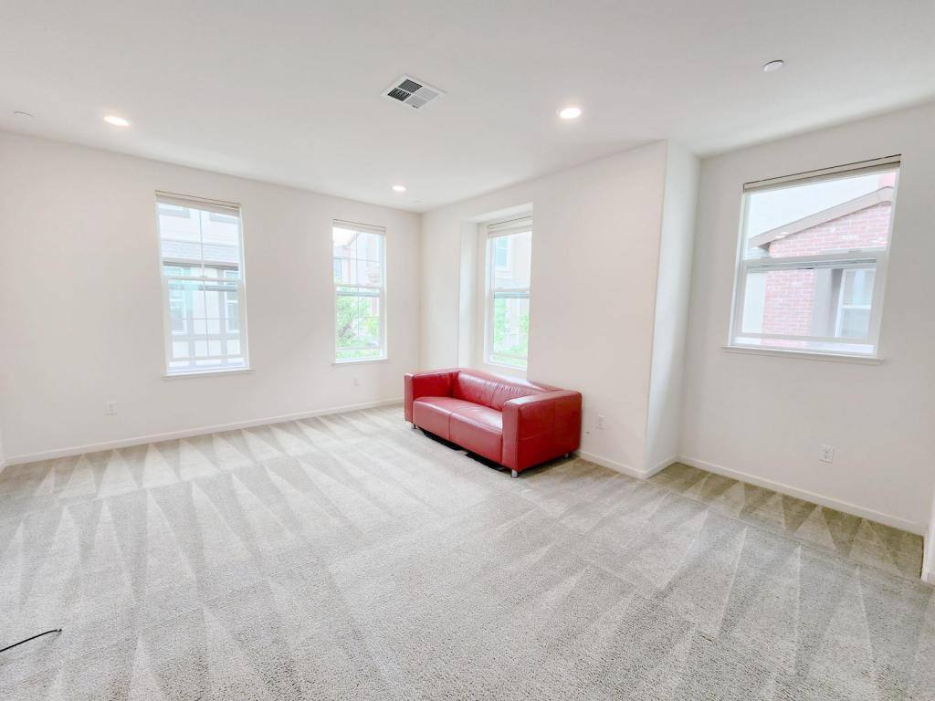Townhouse for rent at 1025 Gabbiano Lane #1, San Jose, CA 95131