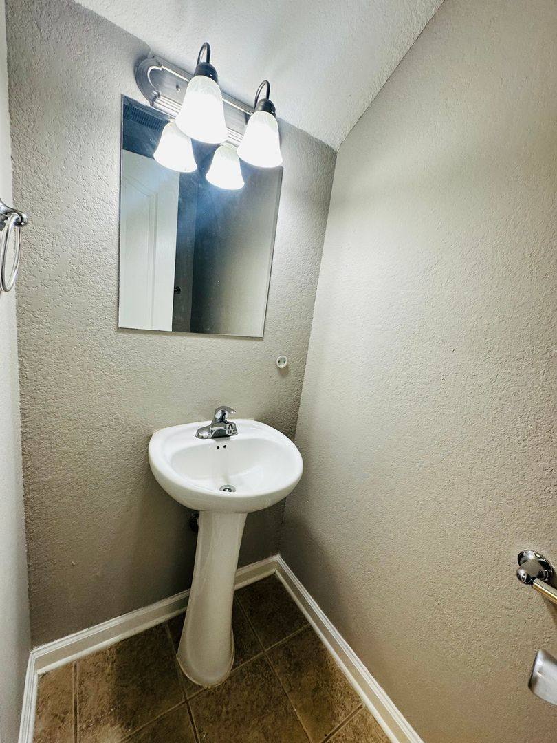 Apartment for rent at 2718 Bartlett Ave, Pascagoula, MS 39567