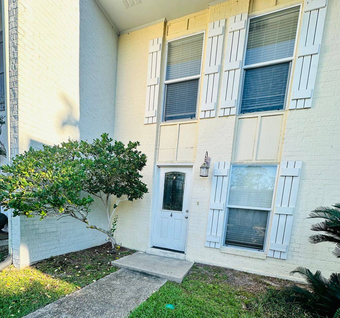 Apartment for rent at 2718 Bartlett Ave, Pascagoula, MS 39567