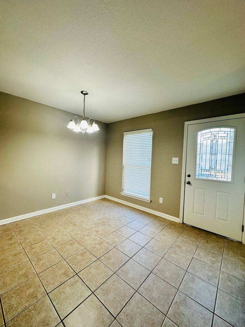 Apartment for rent at 2718 Bartlett Ave, Pascagoula, MS 39567