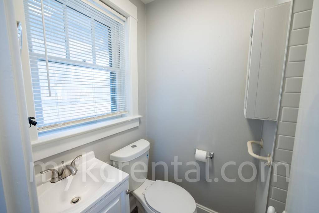 Apartment for rent at 17 S 17th St, Kansas City, KS 66102
