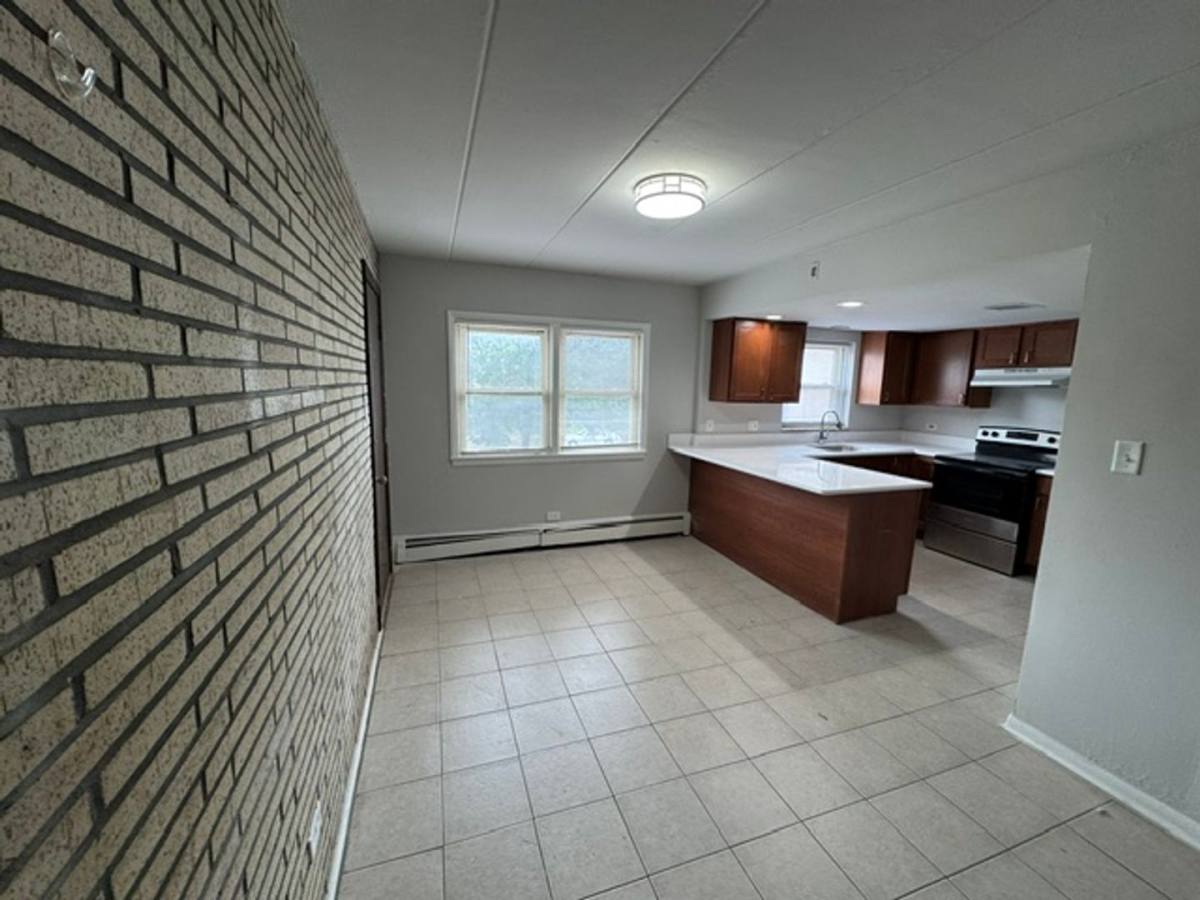 Apartment for rent at 12710 Elm St, Blue Island, IL 60406