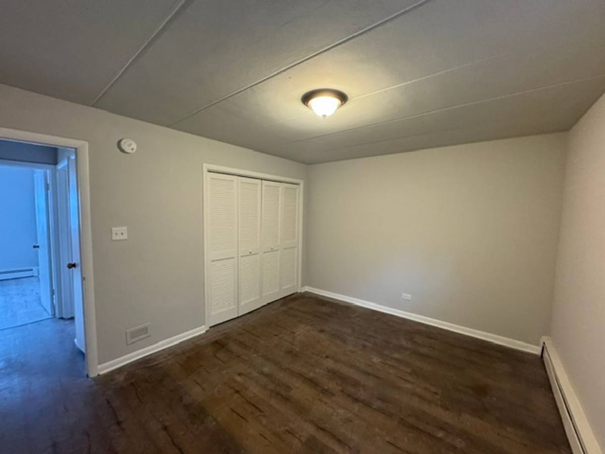 Apartment for rent at 12710 Elm St, Blue Island, IL 60406