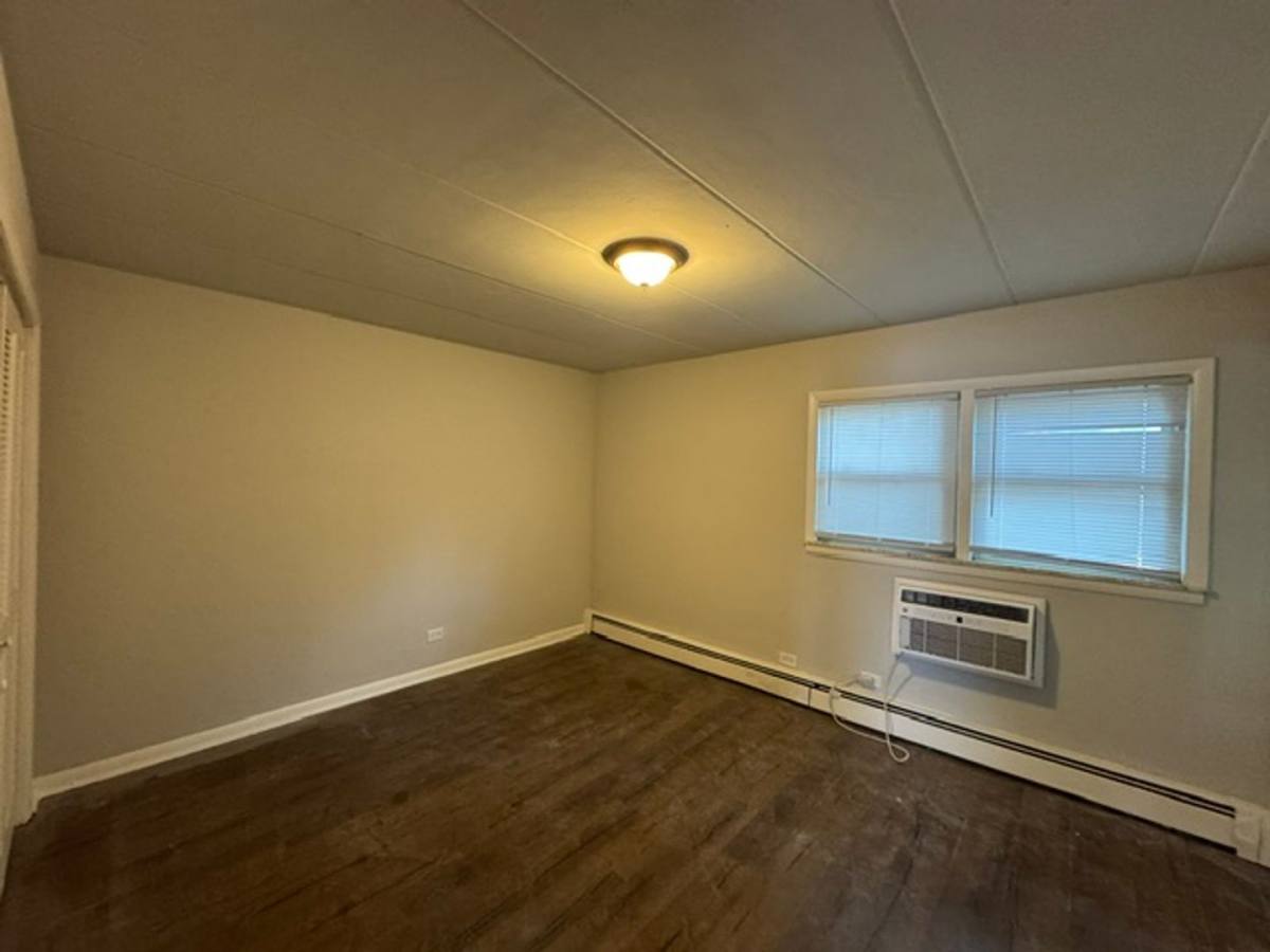 Apartment for rent at 12710 Elm St, Blue Island, IL 60406