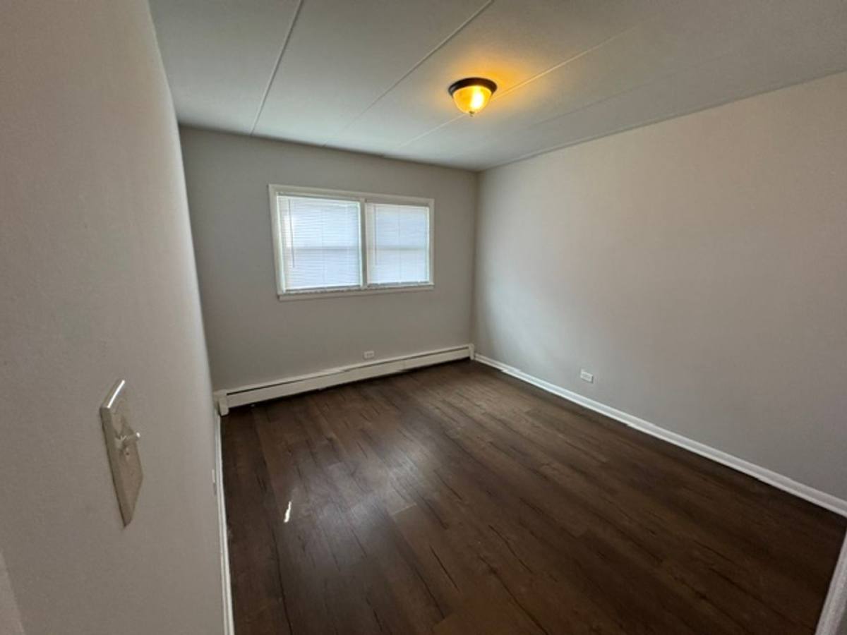 Apartment for rent at 12710 Elm St, Blue Island, IL 60406