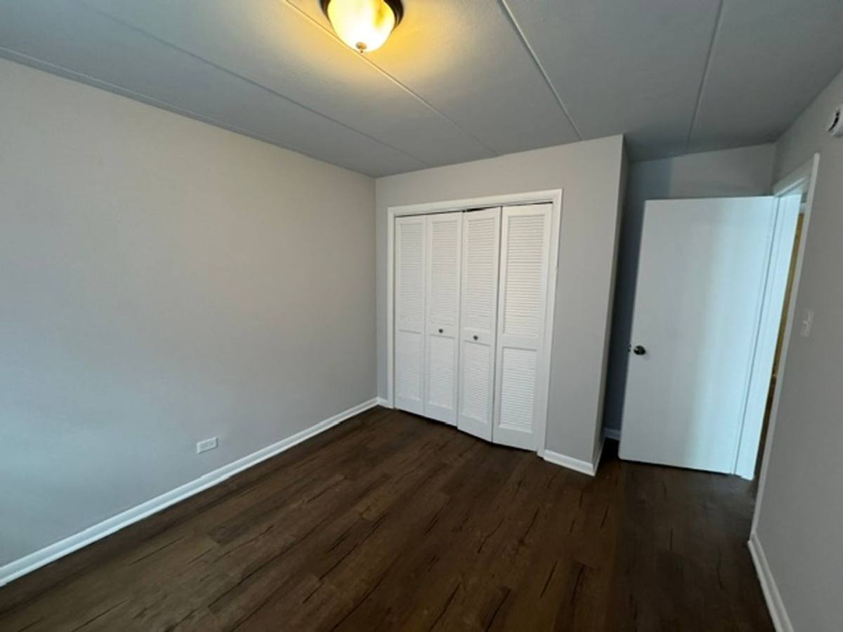 Apartment for rent at 12710 Elm St, Blue Island, IL 60406