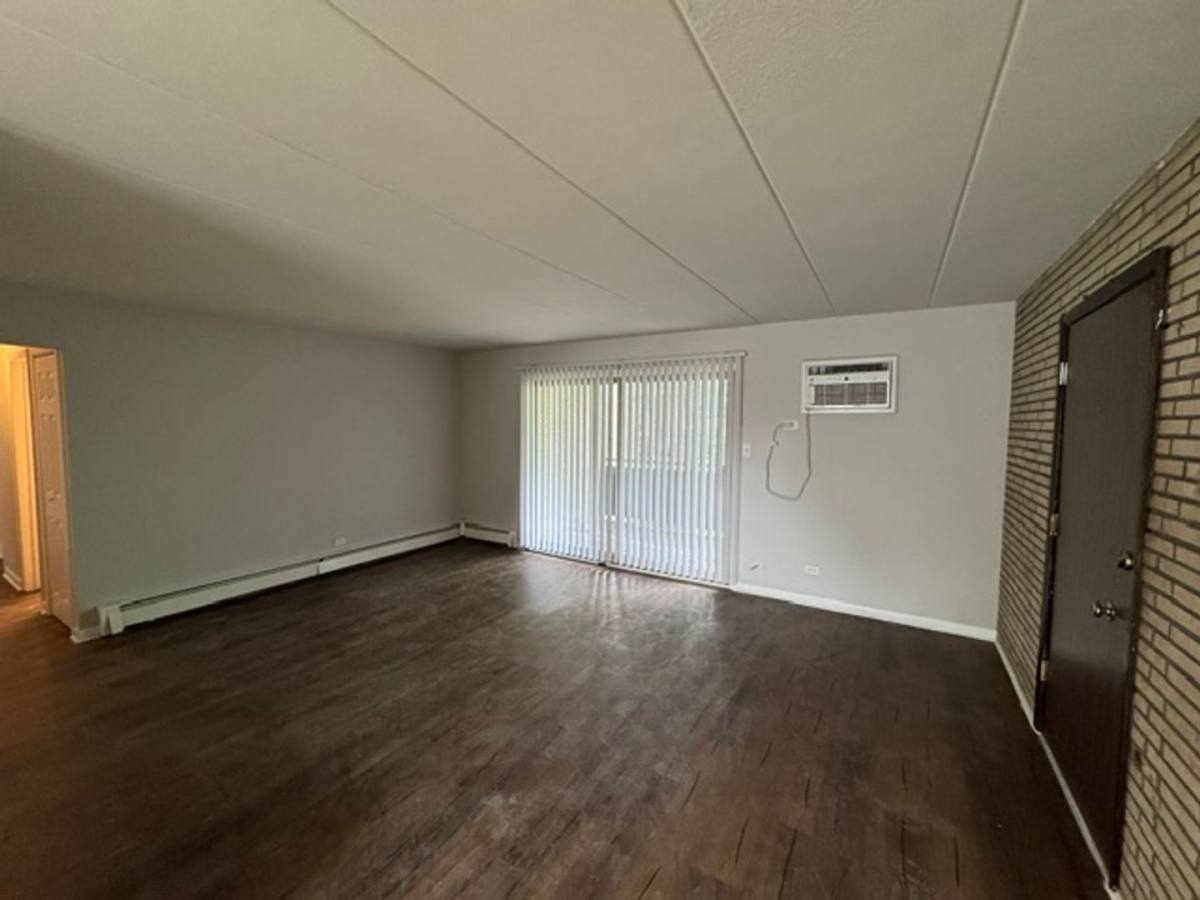 Apartment for rent at 12710 Elm St, Blue Island, IL 60406