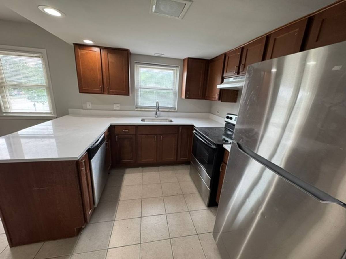 Apartment for rent at 12710 Elm St, Blue Island, IL 60406
