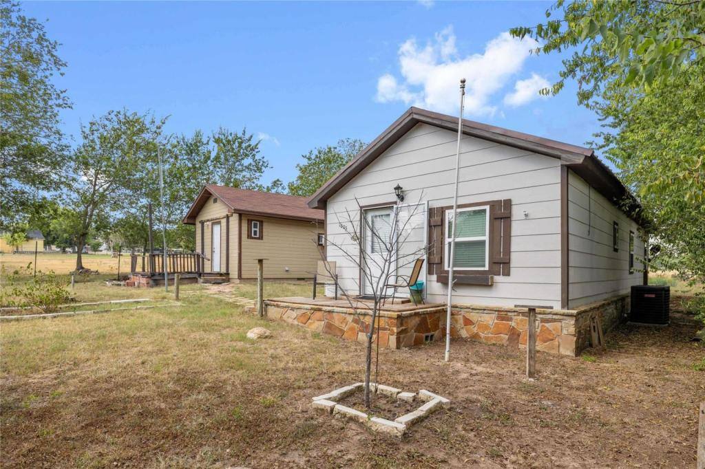 House for rent at 1005 S Mary St, Comanche, TX 76442
