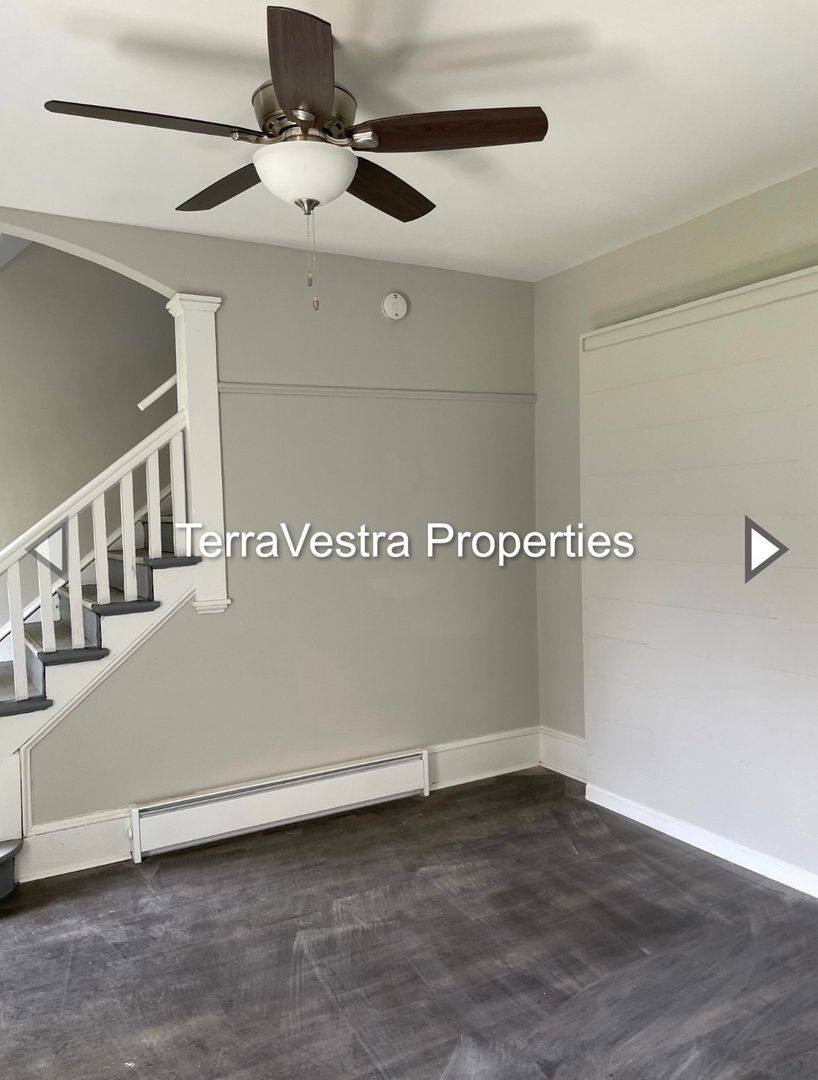Apartment for rent at 293-297 N Laurel St, Bridgeton, NJ 08302