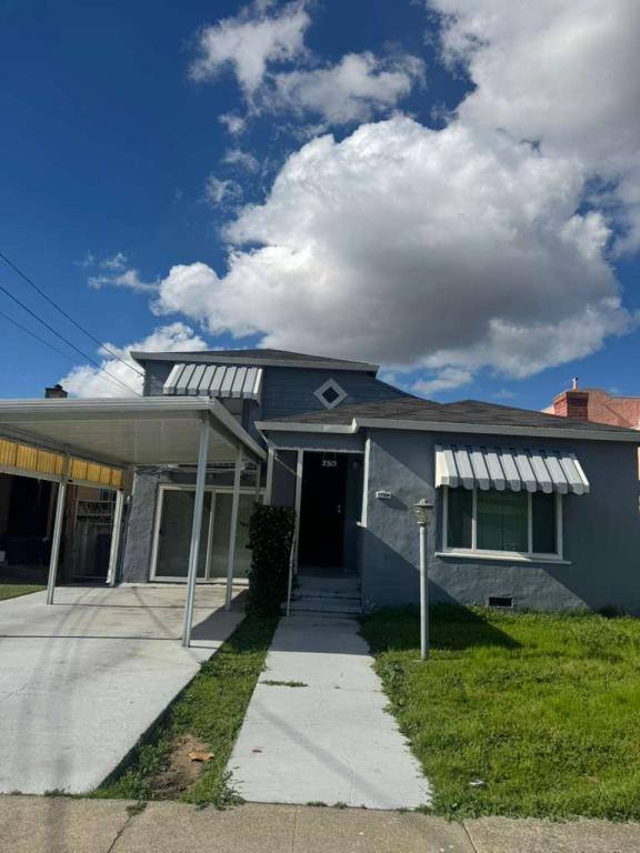 House for rent at 2315 Dashwood Ave, Oakland, CA 94605