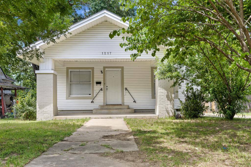 House for rent at 1217 W Main St, Ardmore, OK 73401