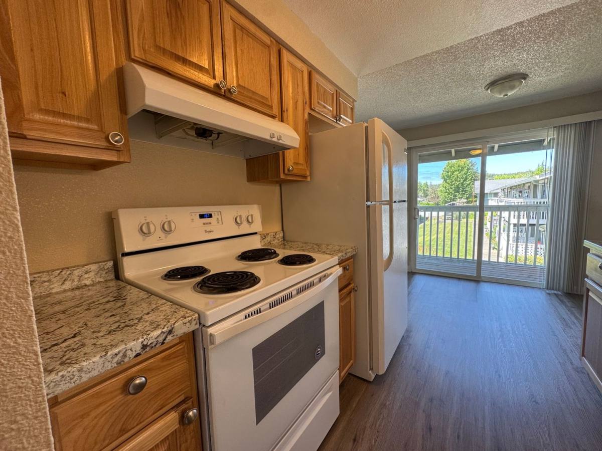 Apartment for rent at 885 NE Sunset St, Roseburg, OR 97470