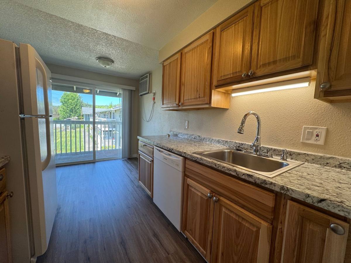 Apartment for rent at 885 NE Sunset St, Roseburg, OR 97470