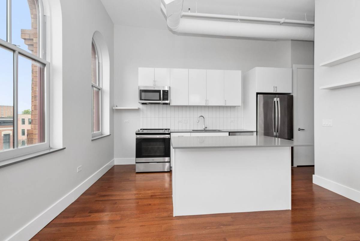 Apartment for rent at 1421-1427 N Milwaukee Ave, Chicago, IL 60622