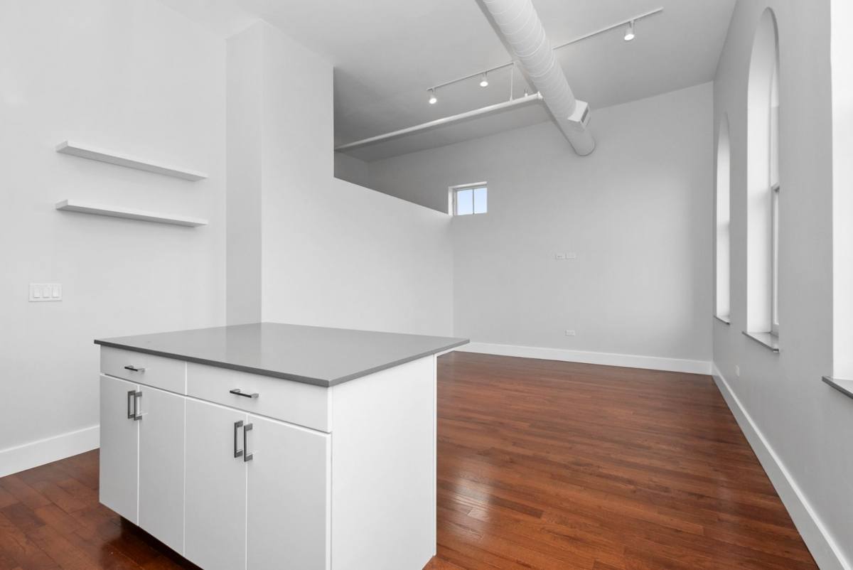 Apartment for rent at 1421-1427 N Milwaukee Ave, Chicago, IL 60622