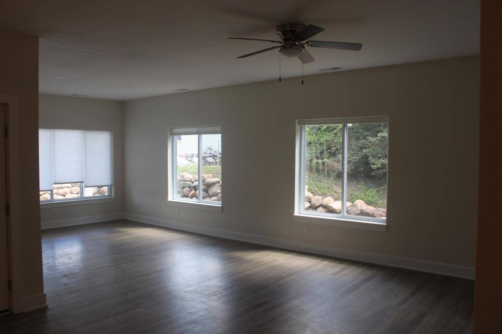 Townhouse for rent at 1111 Emerald Cove Dr, Clear Lake, IA 50428