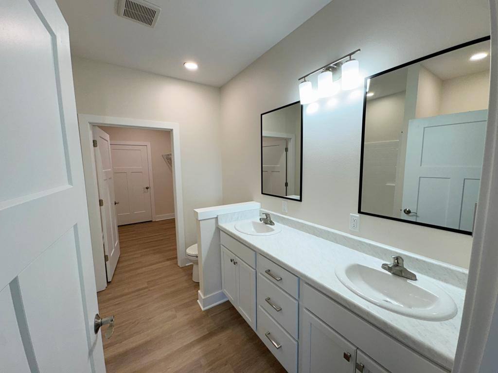 Townhouse for rent at 1111 Emerald Cove Dr, Clear Lake, IA 50428