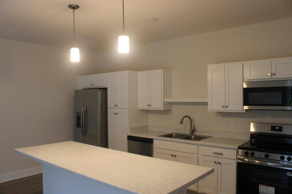 Townhouse for rent at 1111 Emerald Cove Dr, Clear Lake, IA 50428