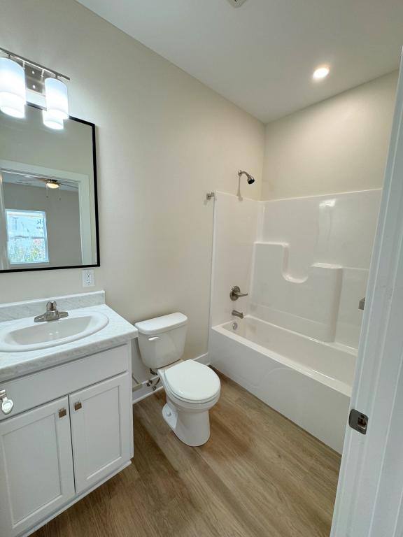 Townhouse for rent at 1111 Emerald Cove Dr, Clear Lake, IA 50428