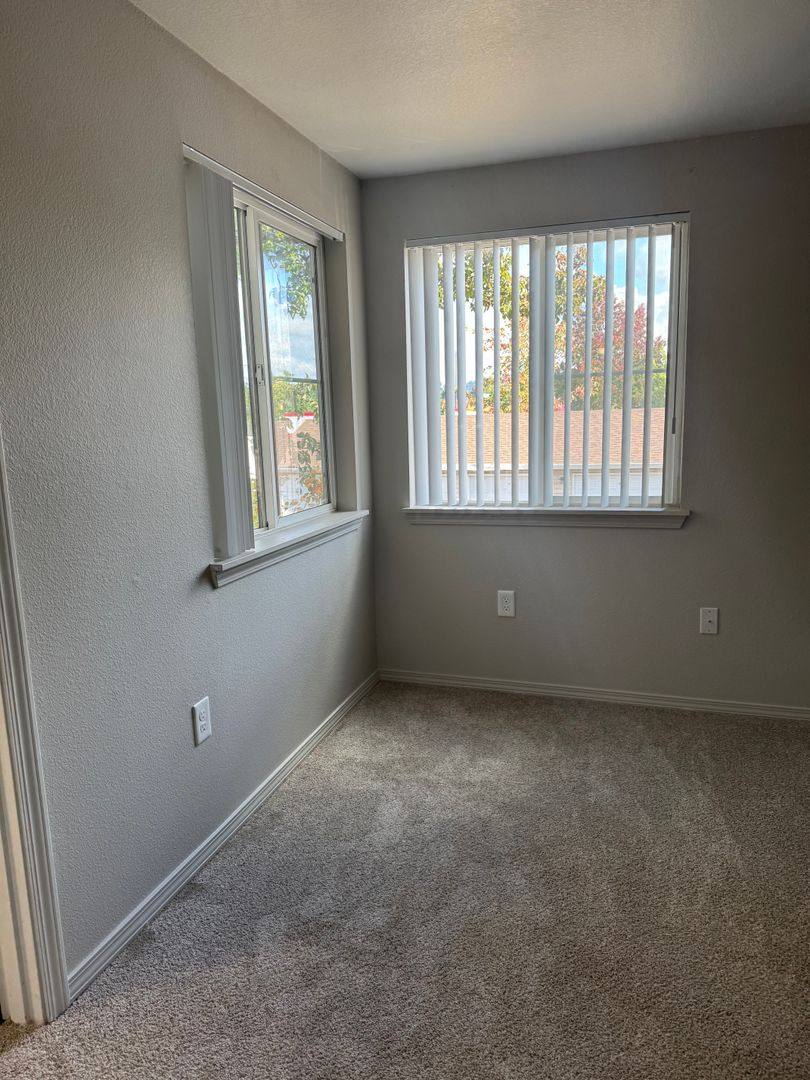 Apartment for rent at 16932 SE Powell Blvd, Portland, OR 97236