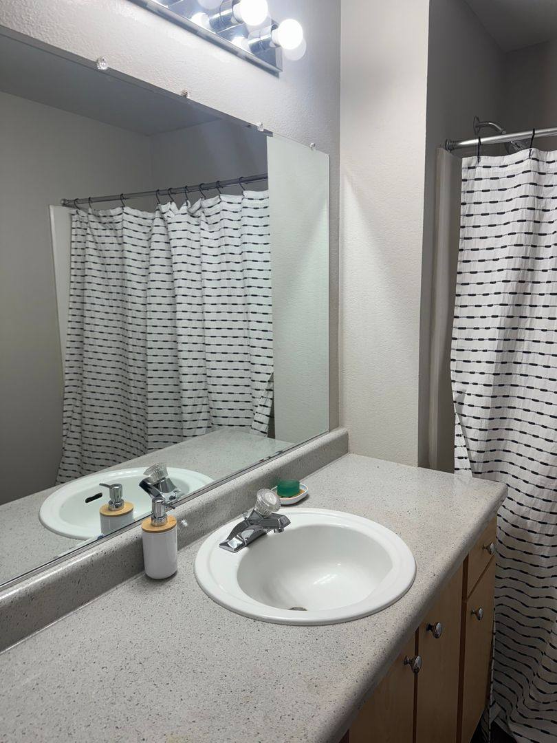 Apartment for rent at 16932 SE Powell Blvd, Portland, OR 97236